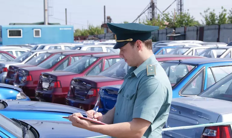 Как растаможить автомобиль в России