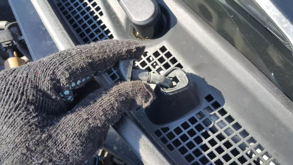 Что делать, если замерзли форсунки омывателя автомобиля