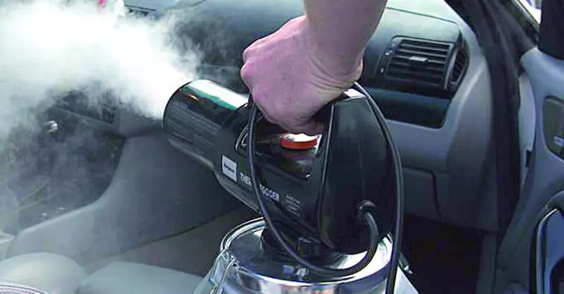 10 способов как удалить запах сигарет из салона автомобиля